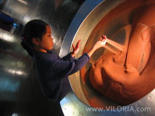 Drawing in the spinning sand at the Exploratorium